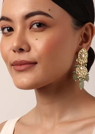 White Kundan Pendant Choker Set With Pearls