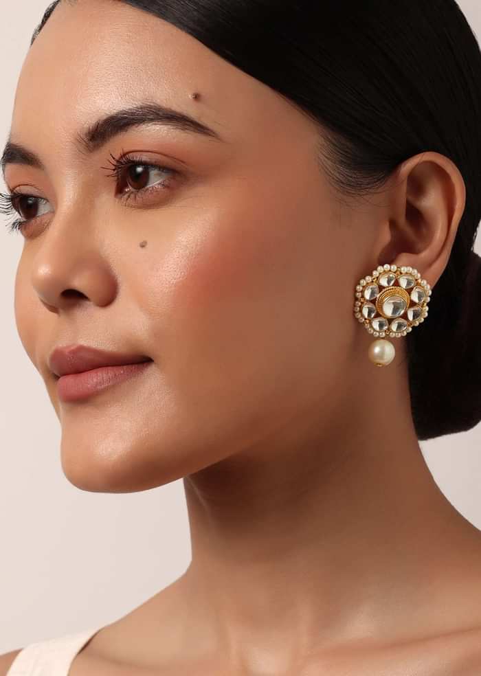 White Necklace Set With Floral Motif Pendants