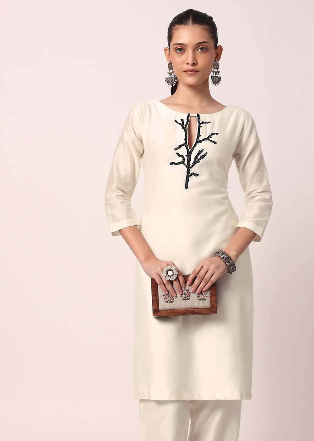 White Pant Set With Thread Work