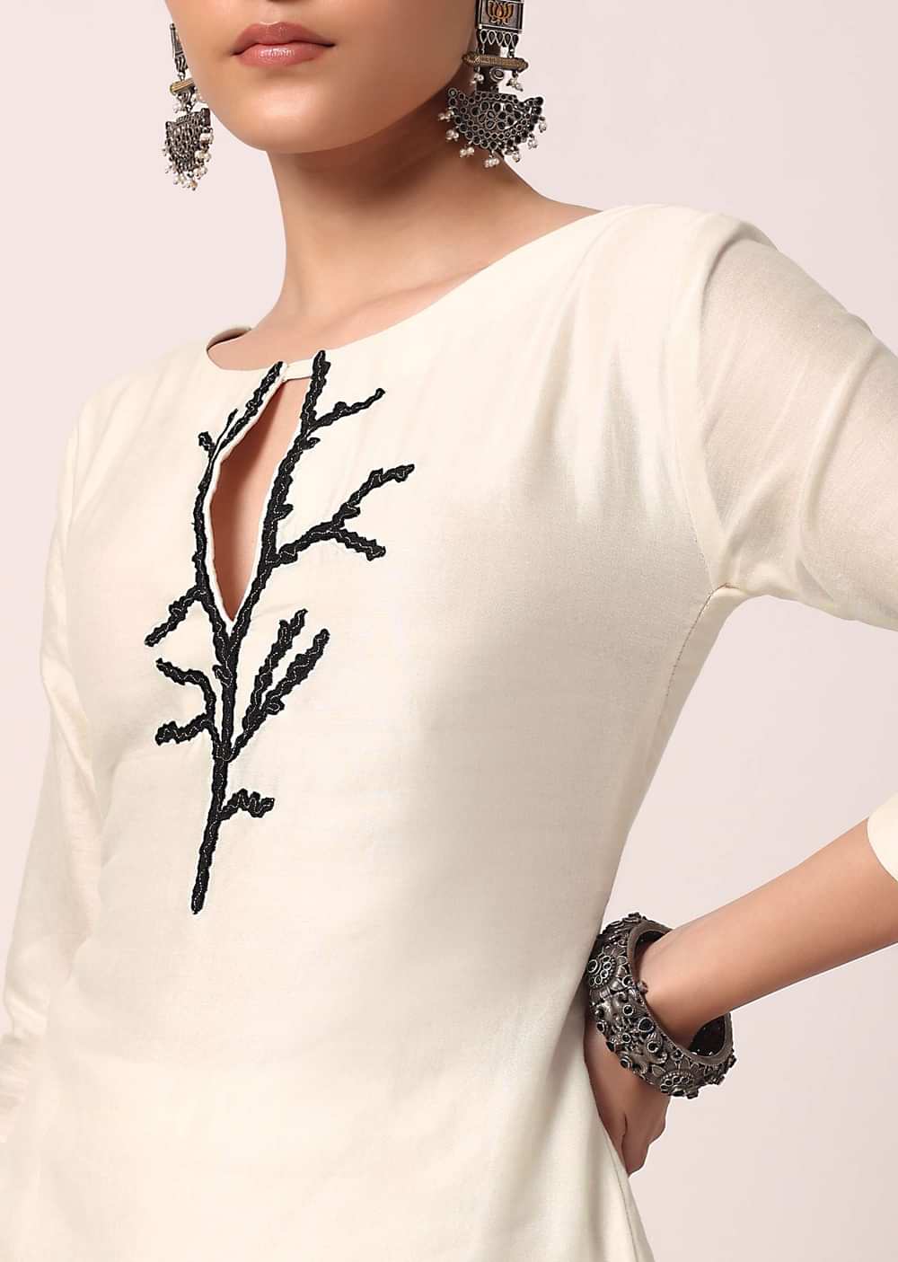 White Pant Set With Thread Work