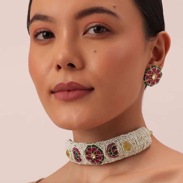 White Rajasthani Ponchi Choker Set With Kundan Detail