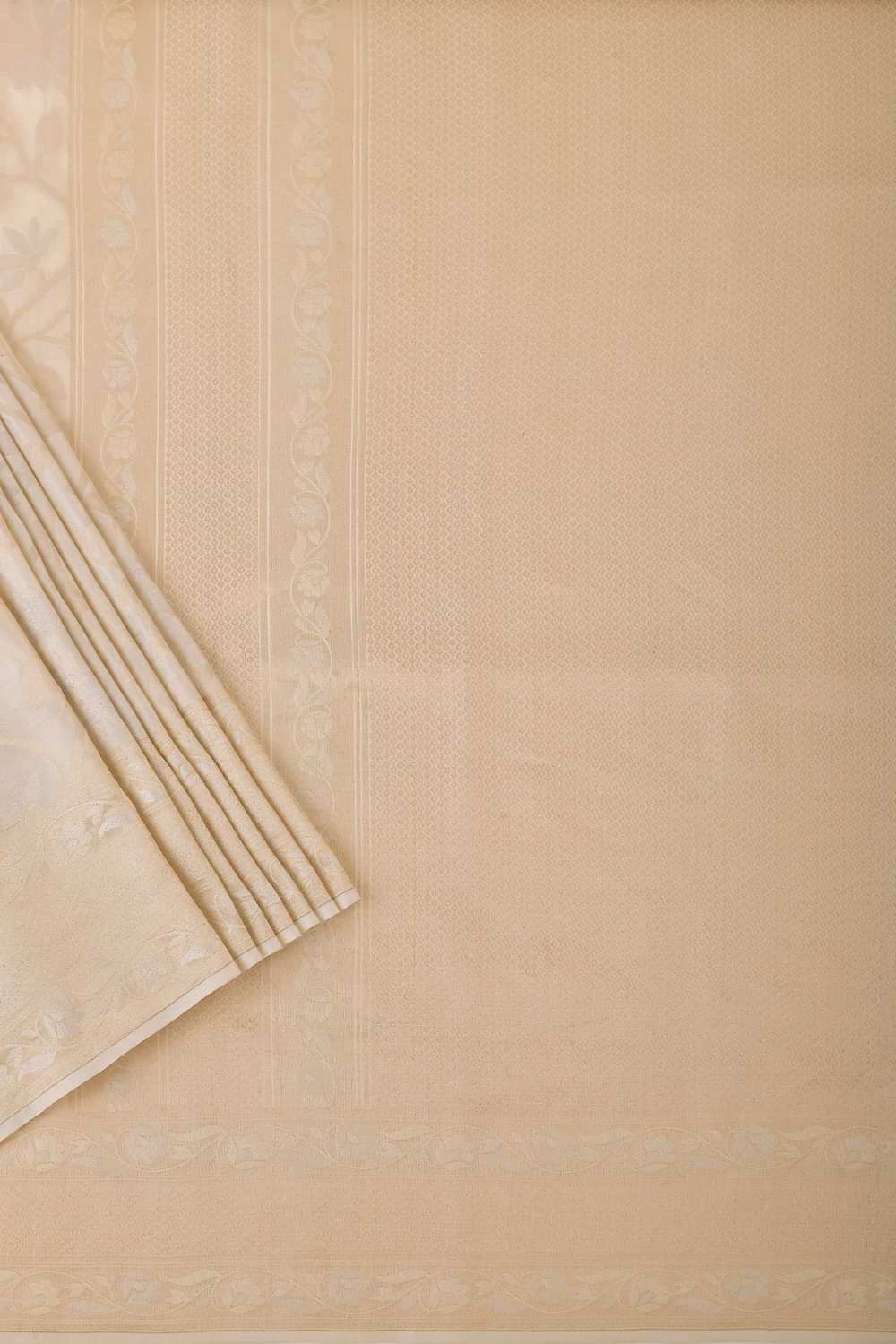 White South Dharmavaram Silk Saree With Antique Zari Weave And Unstitched Blouse Fabric