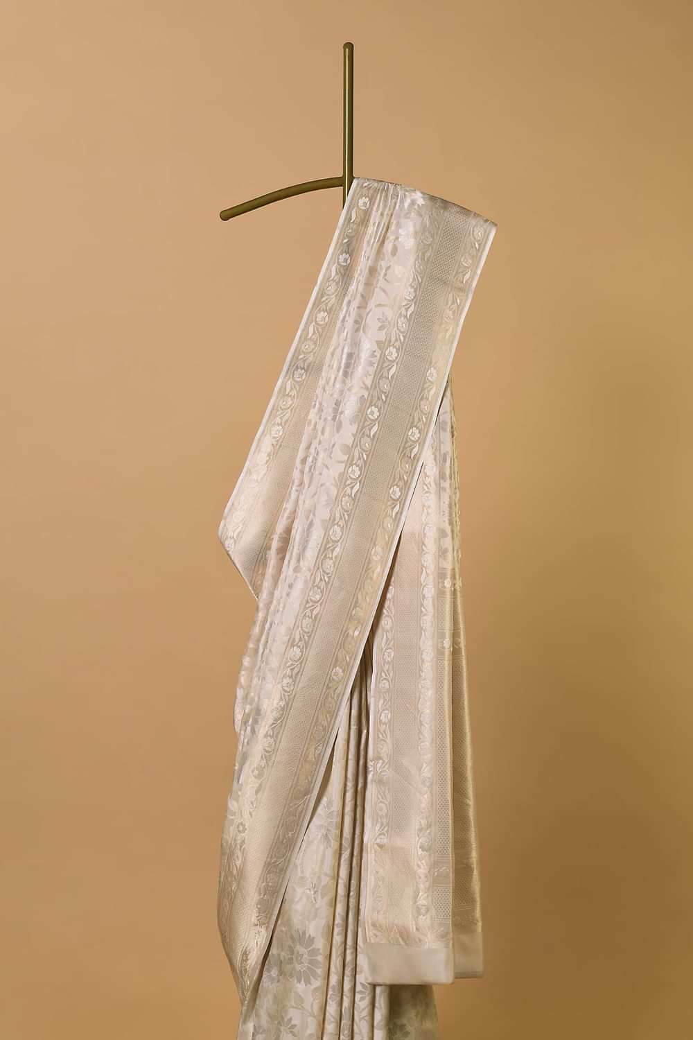 White South Dharmavaram Silk Saree With Antique Zari Weave And Unstitched Blouse Fabric