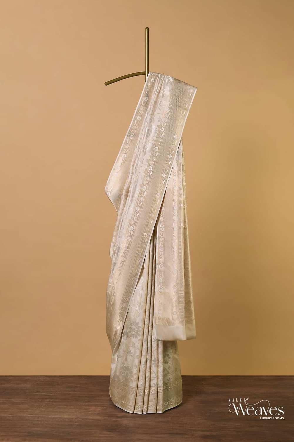White South Dharmavaram Silk Saree With Antique Zari Weave And Unstitched Blouse Fabric