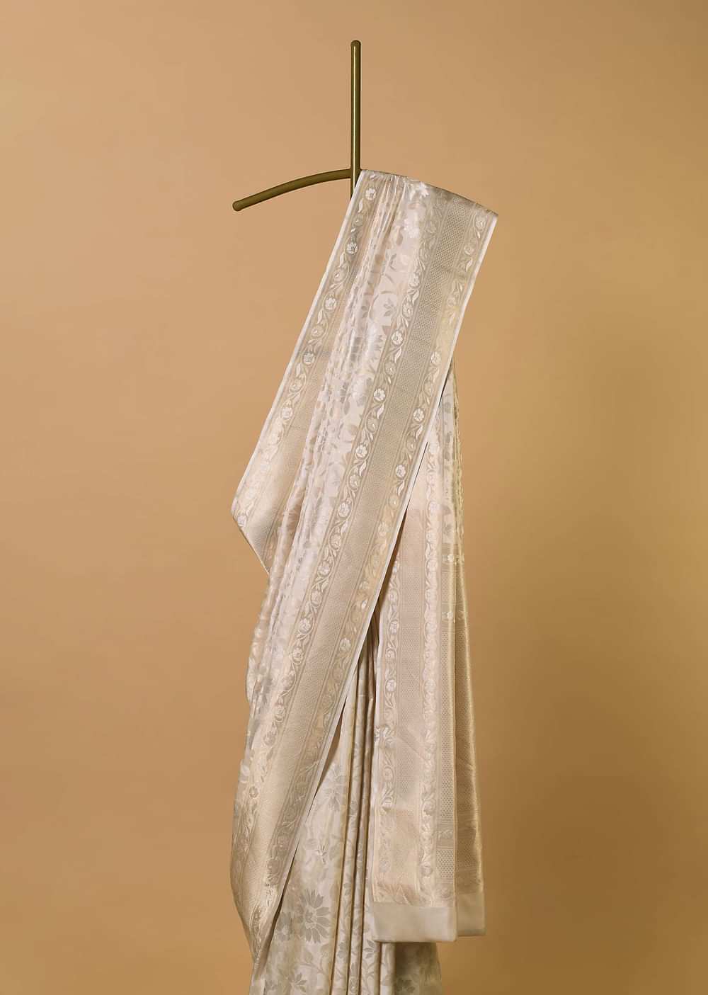 White South Dharmavaram Silk Saree With Antique Zari Weave And Unstitched Blouse Fabric