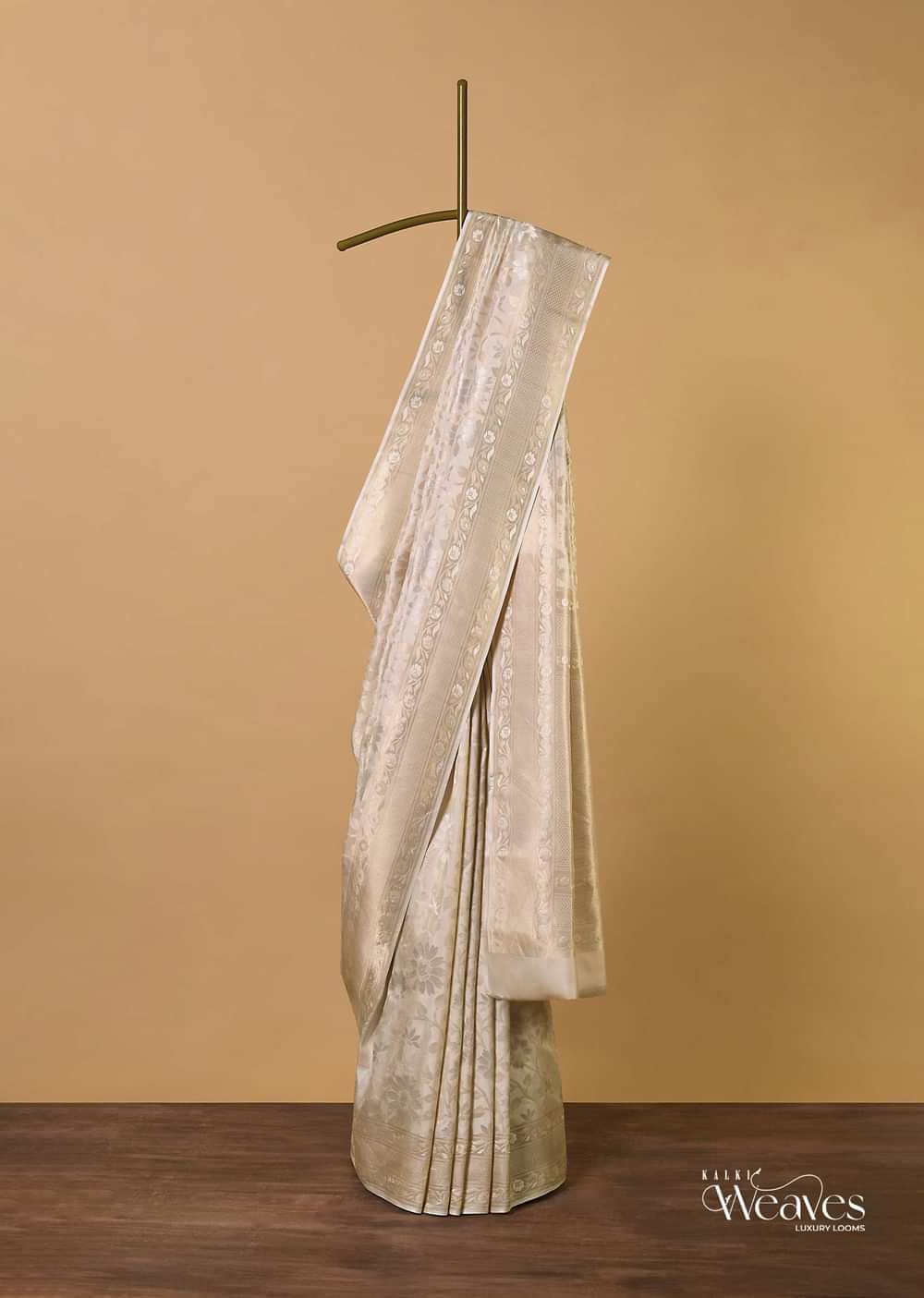 White South Dharmavaram Silk Saree With Antique Zari Weave And Unstitched Blouse Fabric