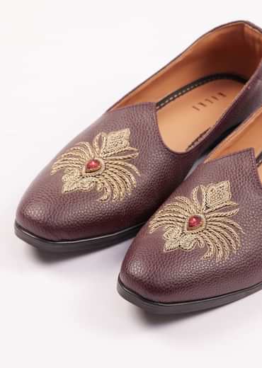 Wine Zardosi Work Juttis